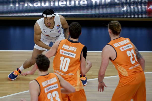 严格遵循个 严格遵循个